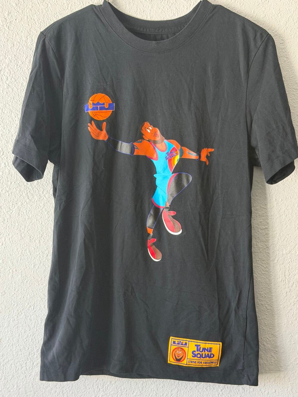 Tune Squad Graphic men's size S T-shirt
